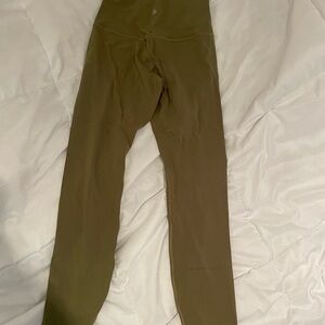 Lululemon Athletica Green Leggings with Form-Fitting Design